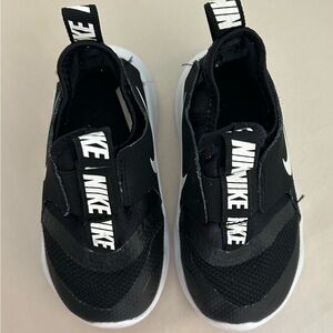 Nike Toddler Kids size 7C Black Slip-On Sneakers